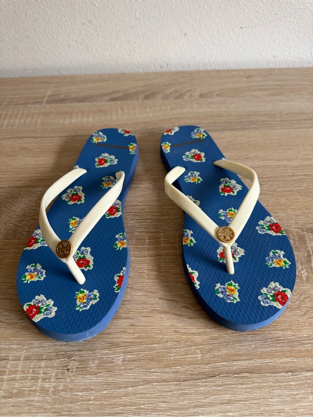 Tory Burch Flip Flops white blue floral print Sz 8/8.5
